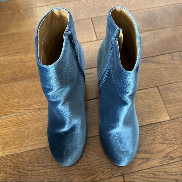 Velvet heeled booties - Picture 6 of 11